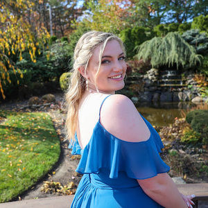 Meet your Posher, Lena